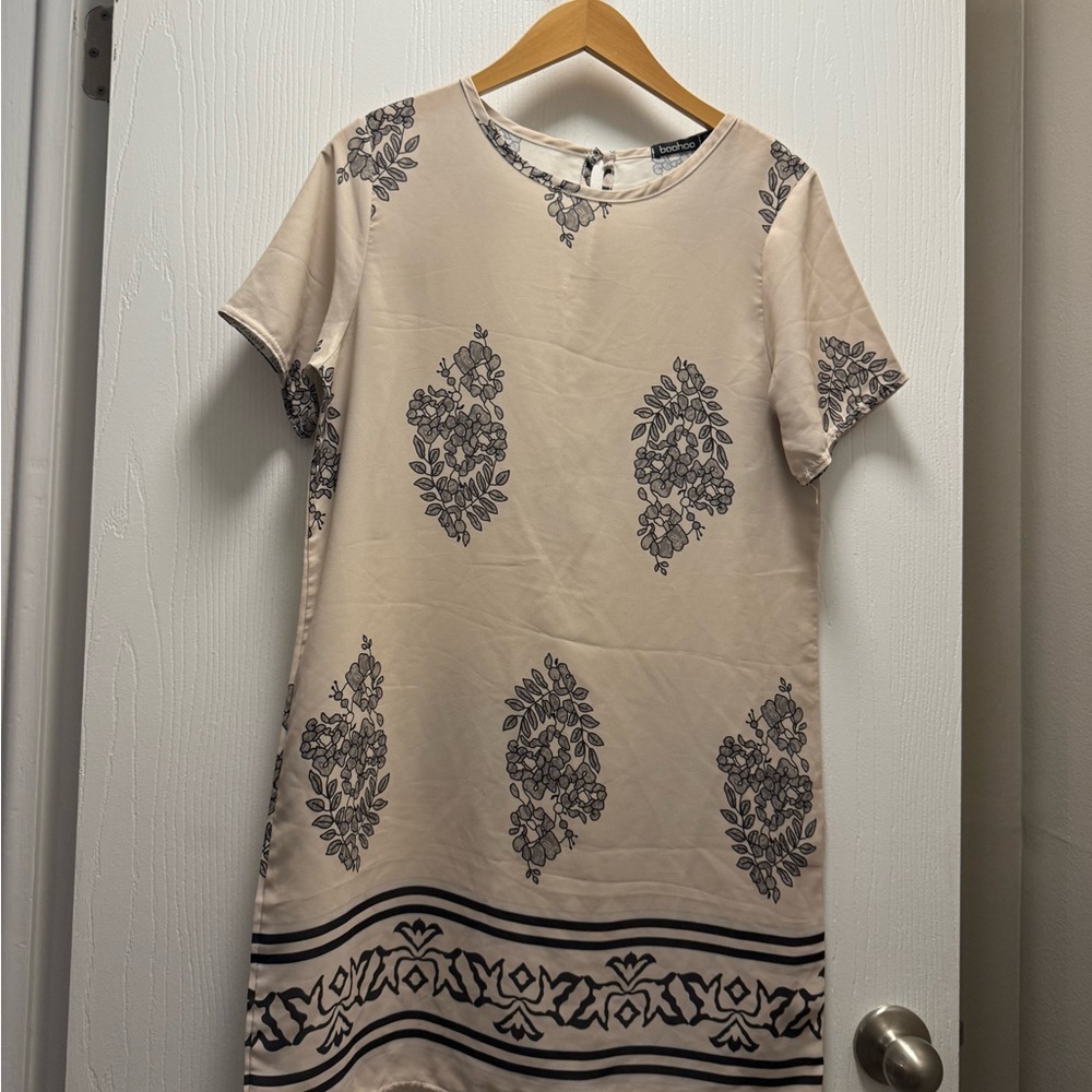 Boohoo Beige Floral Patterned Dress